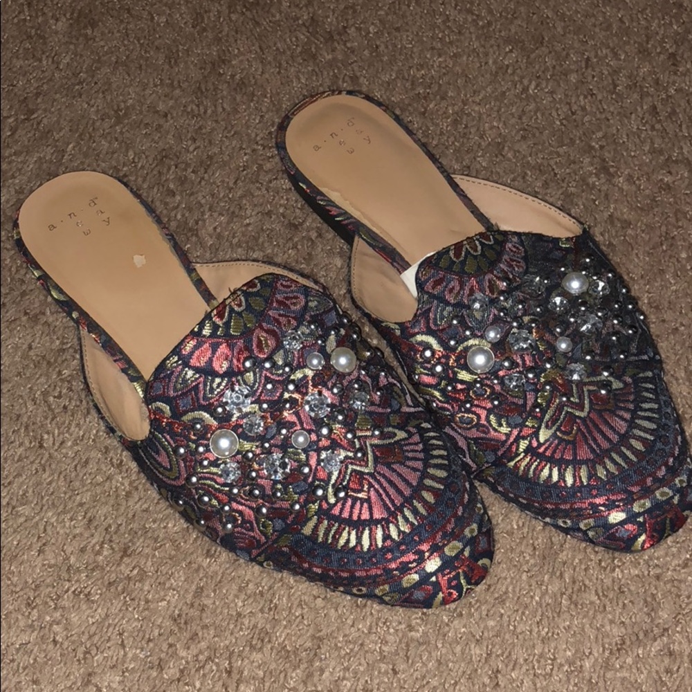 A.new.day slip on flats